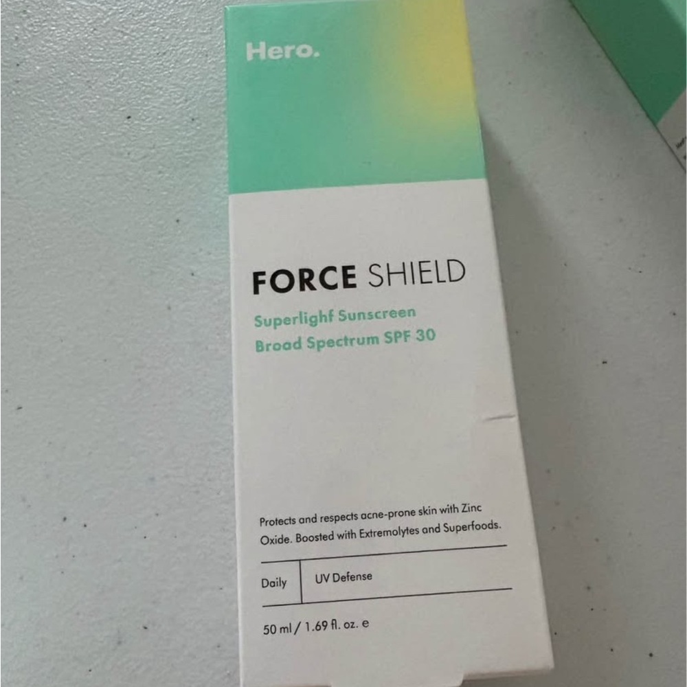 Force Shield Superlight Sunscreen SPF 30 - Green and White